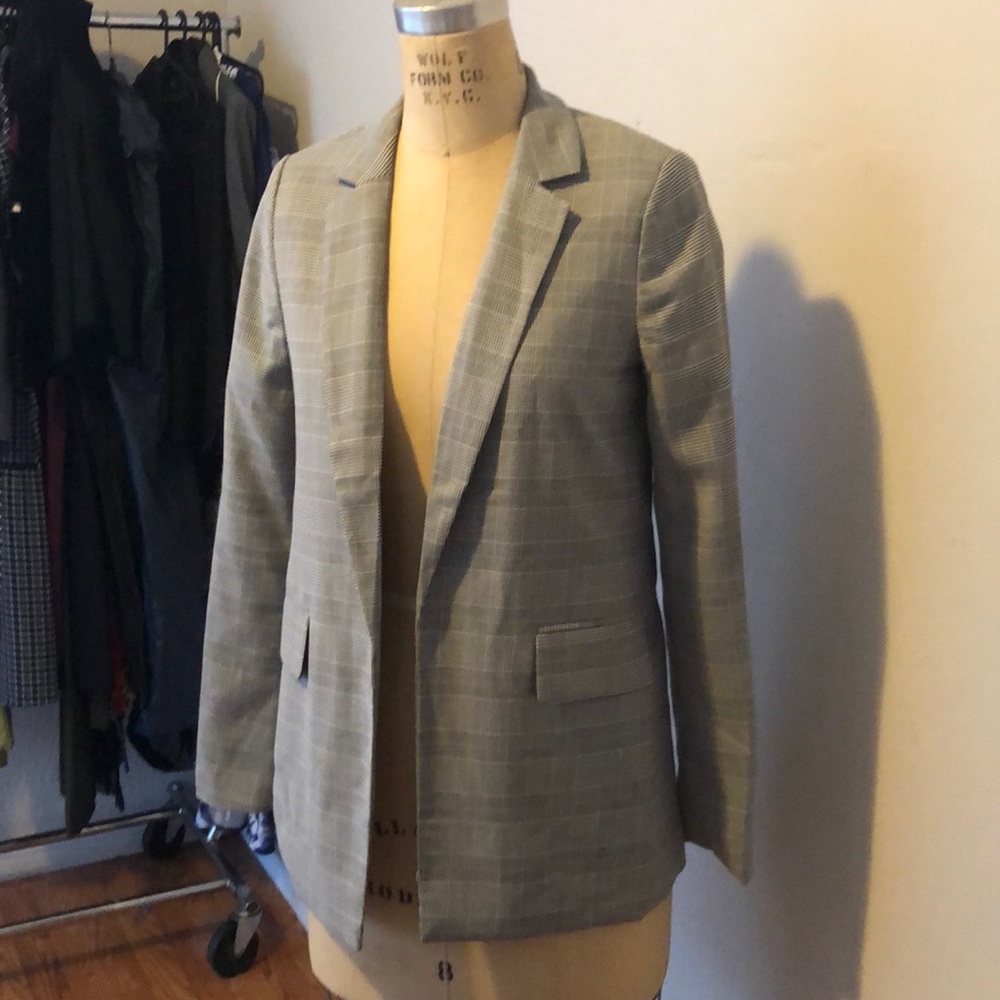 Size 2, black and white banana republic blazer